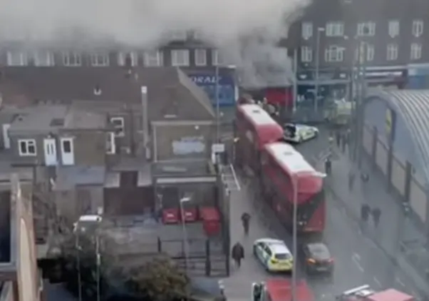 ripple-road-in-barking-shut-due-to-fire-uk-news-in-pictures